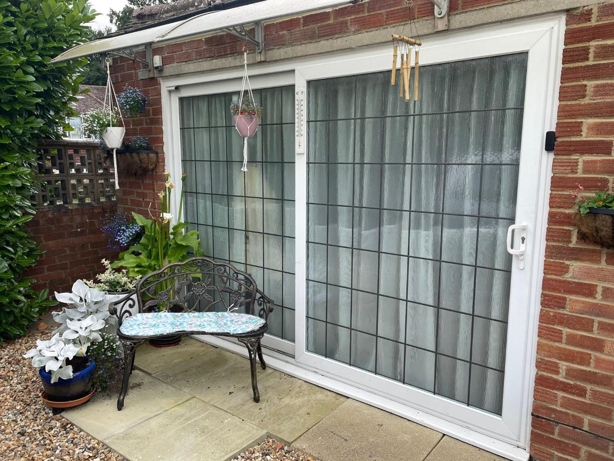 Jacaranda Bed & Breakfast East Grinstead Exterior photo